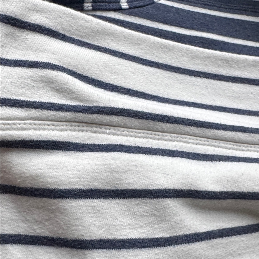 Vineyard Vines Navy and Cream Striped Hoodie. - Picture 4 of 8